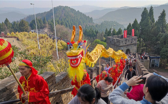 AG尊时凯龙人生就博春节专辑 翻开龙年新篇章